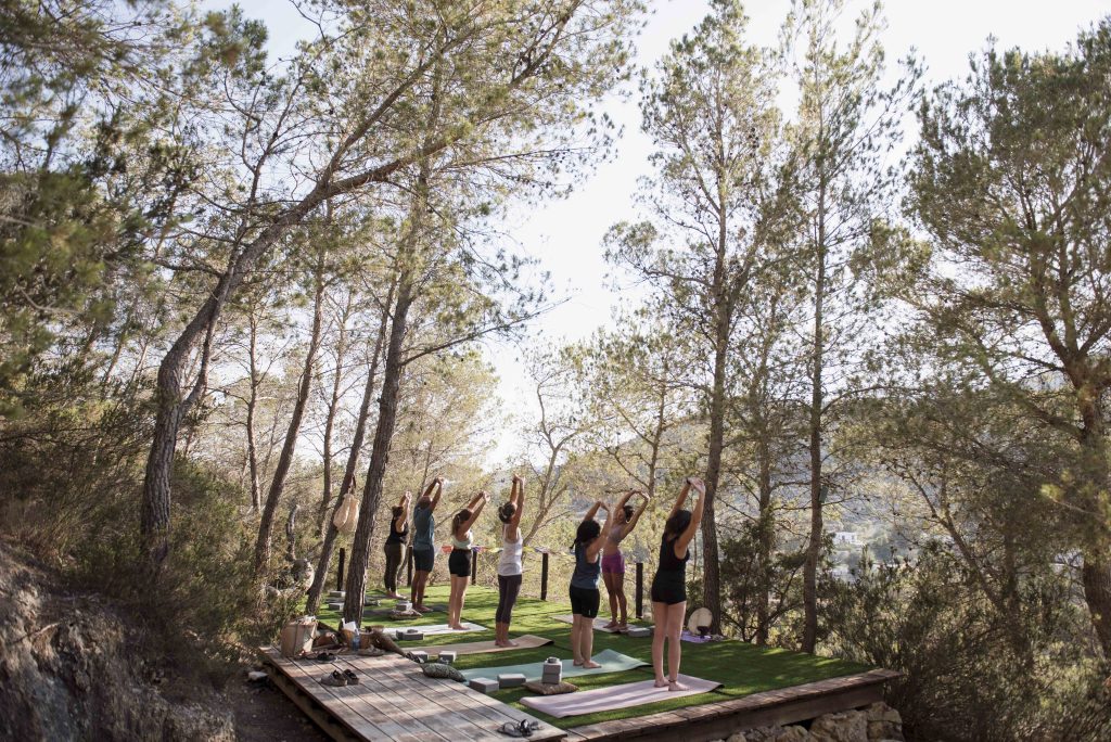 Clase grupal de Yoga Punto Can-Pal en Sant Josep de sa Talaia